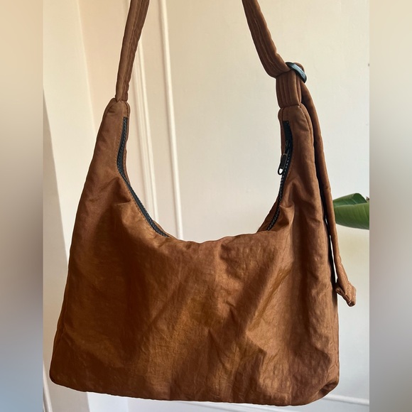 Baggy Nylon shoulder bag in brown - Picture 6 of 8